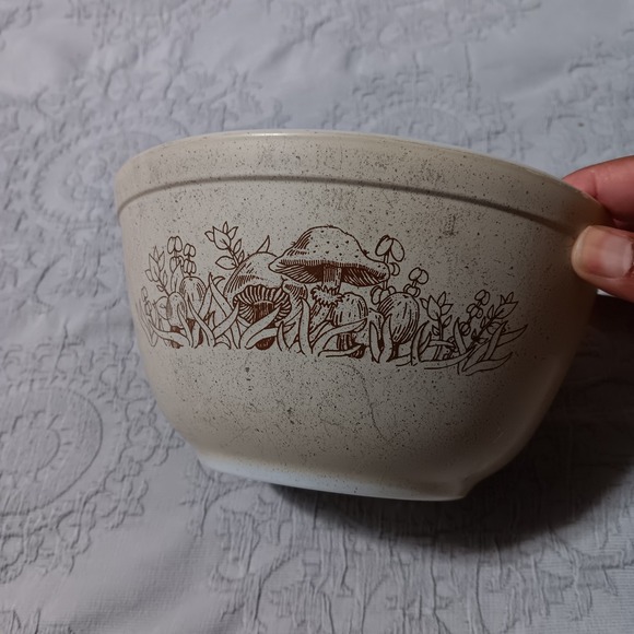 A Pair of Vintage Pyrex Forest Fancies Mushrooms Mixing Bowls. 402 & 403. - Picture 1 of 14